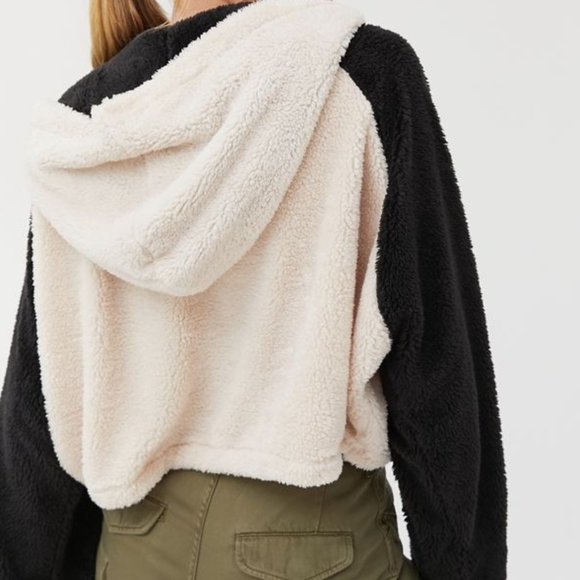 URBAN OUTFITTERS Tilly Faux Fur Hoodie Sweatshirt - Picture 3 of 10